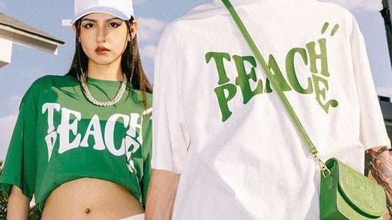 Die-Kunst-des-Vintage-Street-Styles-Wie-man-einzigartige-Looks-zusammenstellt TASTECLOTHING