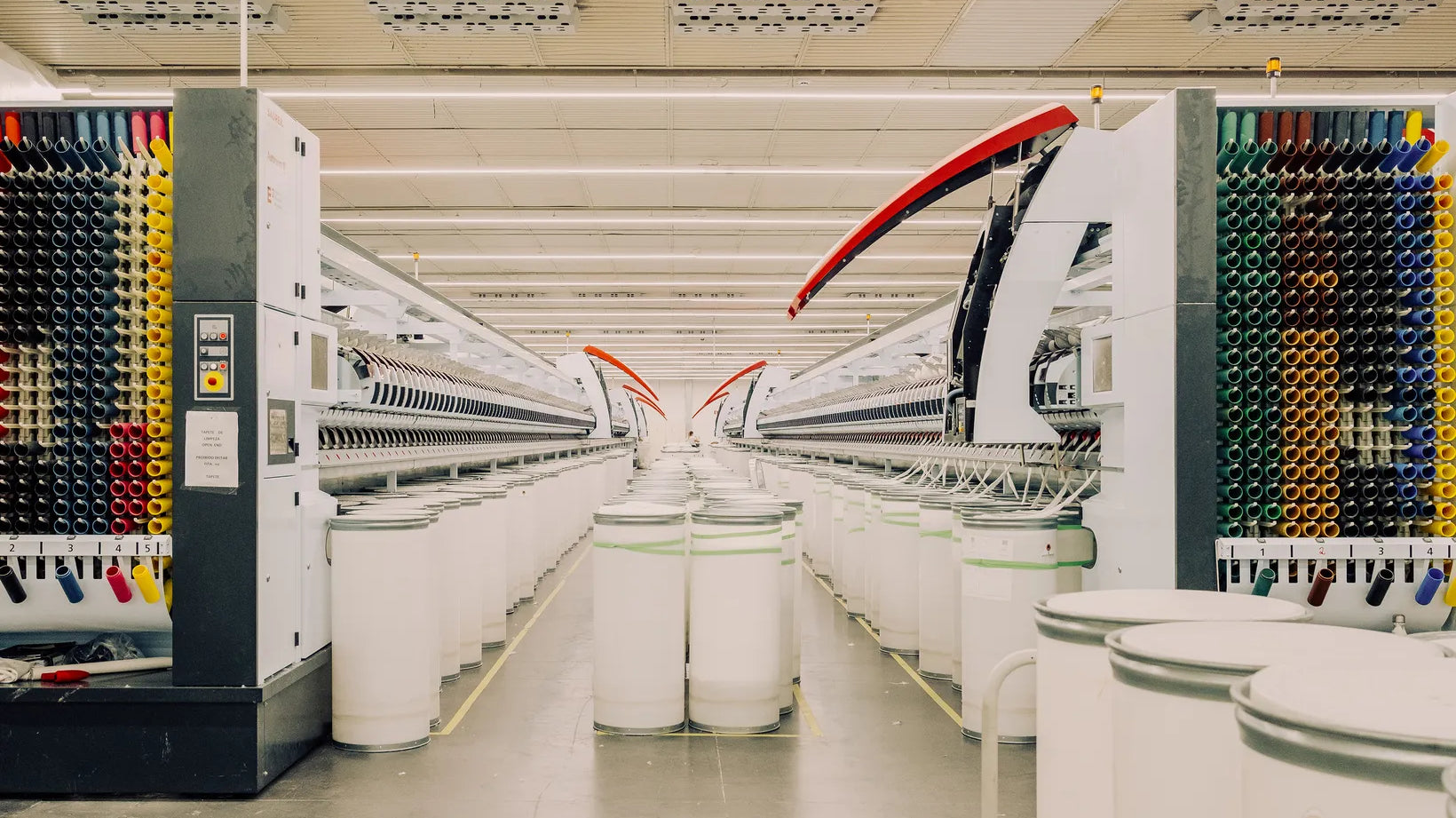 Ein-Blick-auf-hochwertige-Bekleidung-und-Produktion TASTECLOTHING