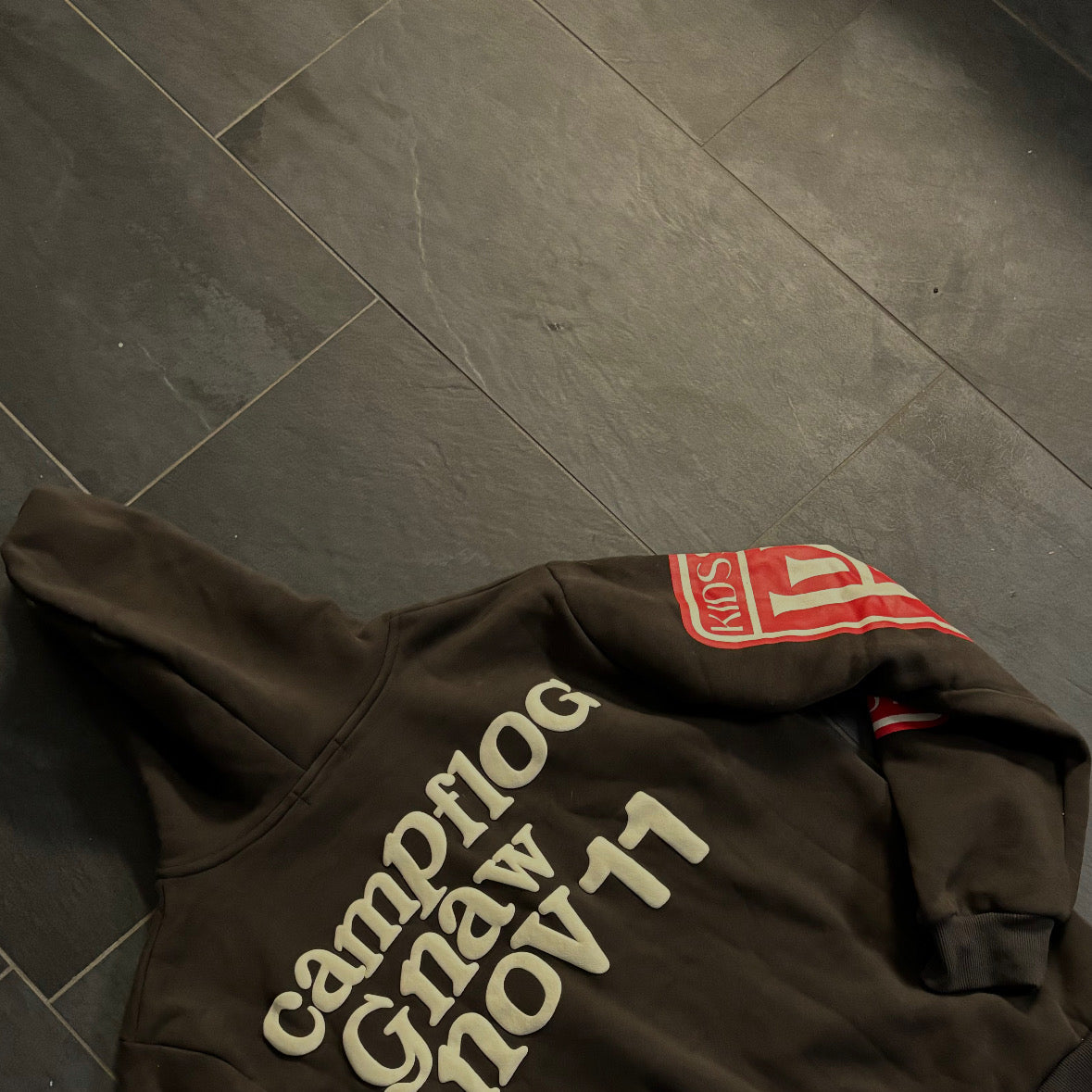 Kaufe deine Vintage und Streetwear Mode bei TASTECLOTHING. Deine Streetwear und Vintage Klamotten, bei uns erhältlich. Wie zum Beispiel I SEE GHOSTS Oversize Hoodie Hoodies & Sweatshirts .