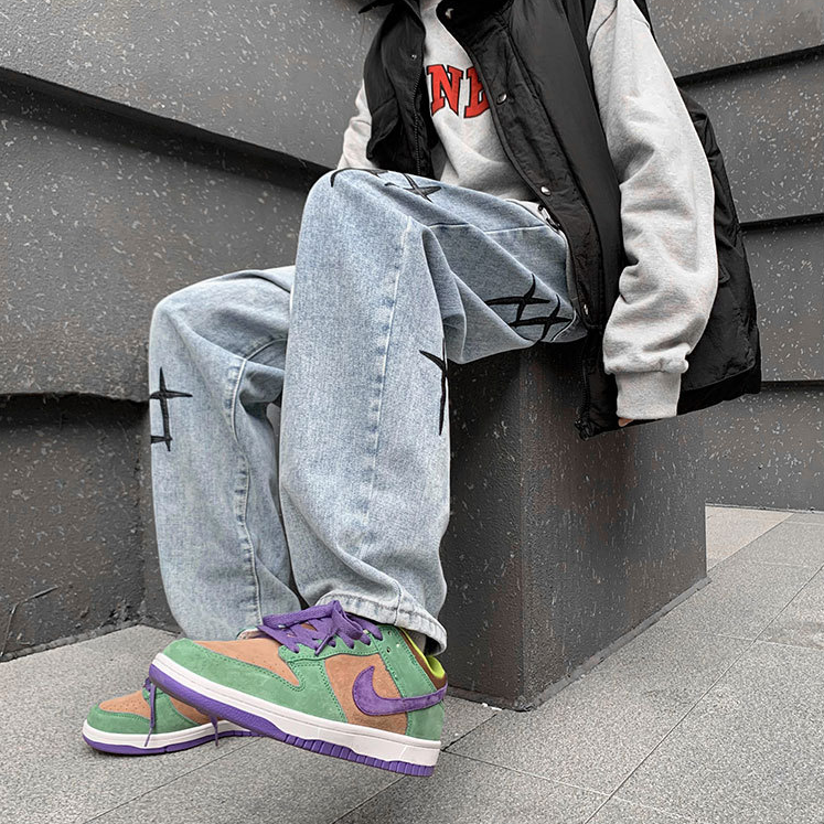 Kaufe deine Vintage und Streetwear Mode bei TASTECLOTHING. Deine Streetwear und Vintage Klamotten, bei uns erhältlich. Wie zum Beispiel HEARTS Baggy Jeans Graphic Pant 0 .