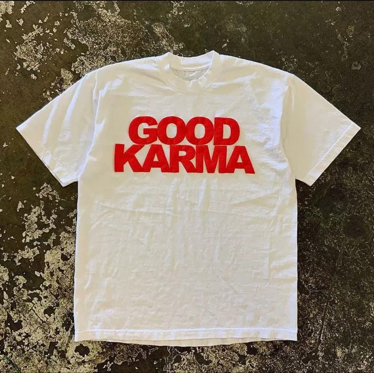 Kaufe deine Vintage und Streetwear Mode bei TASTECLOTHING. Deine Streetwear und Vintage Klamotten, bei uns erhältlich. Wie zum Beispiel GOOD KARMA Overisze Streetwear T-Shirt T-Shirt .