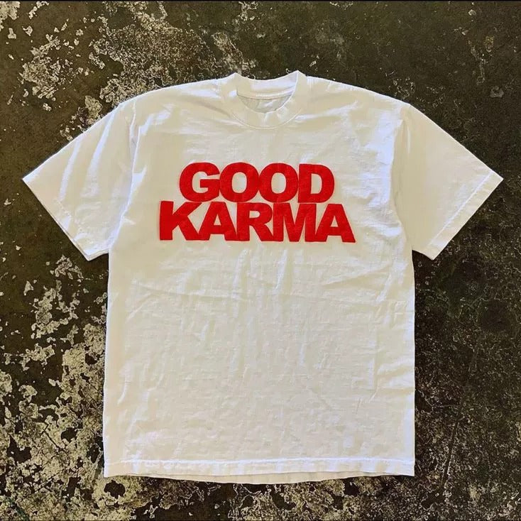 Kaufe deine Vintage und Streetwear Mode bei TASTECLOTHING. Deine Streetwear und Vintage Klamotten, bei uns erhältlich. Wie zum Beispiel GOOD KARMA Overisze Streetwear T-Shirt T-Shirt .