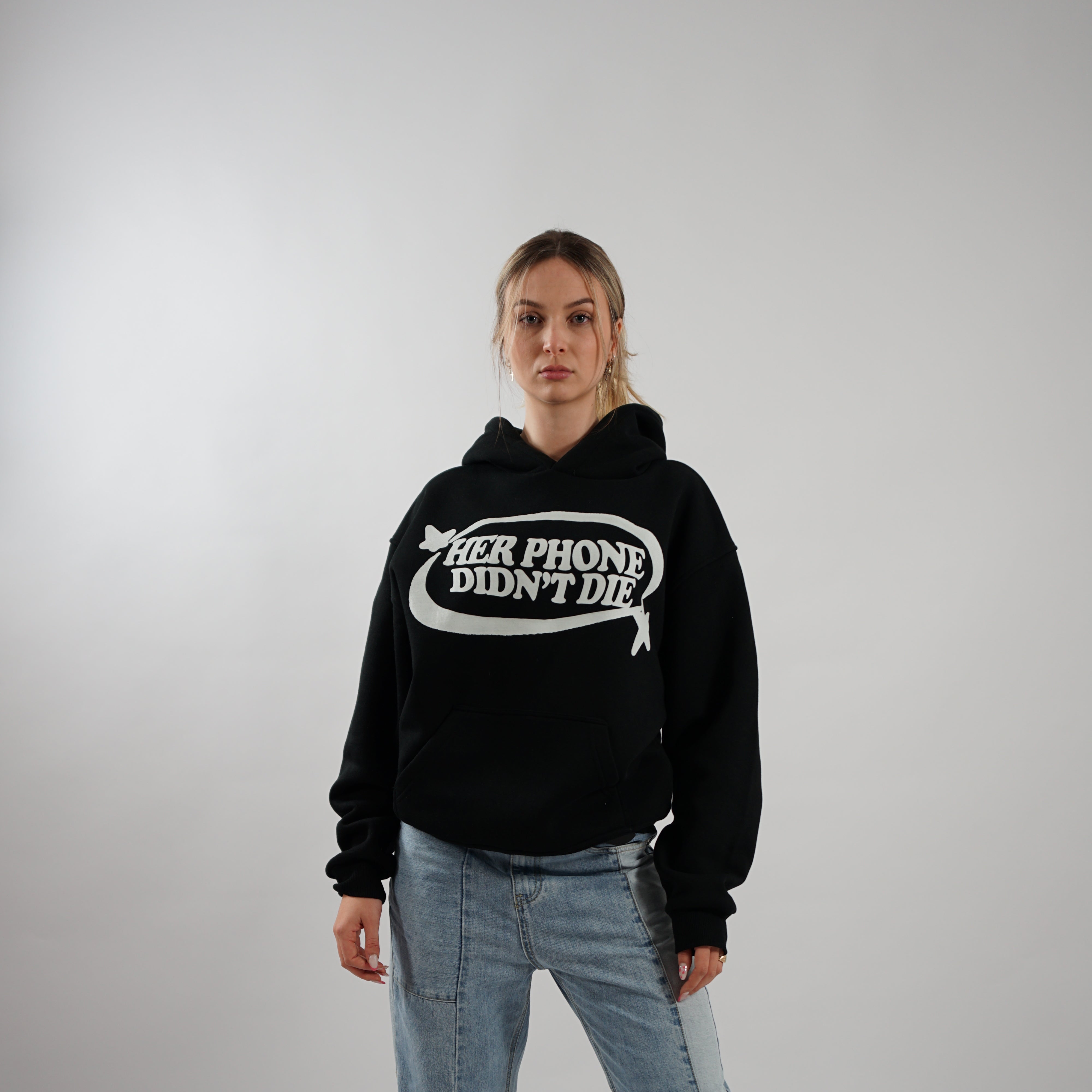 Kaufe deine Vintage und Streetwear Mode bei TASTECLOTHING. Deine Streetwear und Vintage Klamotten, bei uns erhältlich. Wie zum Beispiel HER PHONE Oversize Streetwear Hoodie 380 GSM Hoodie .