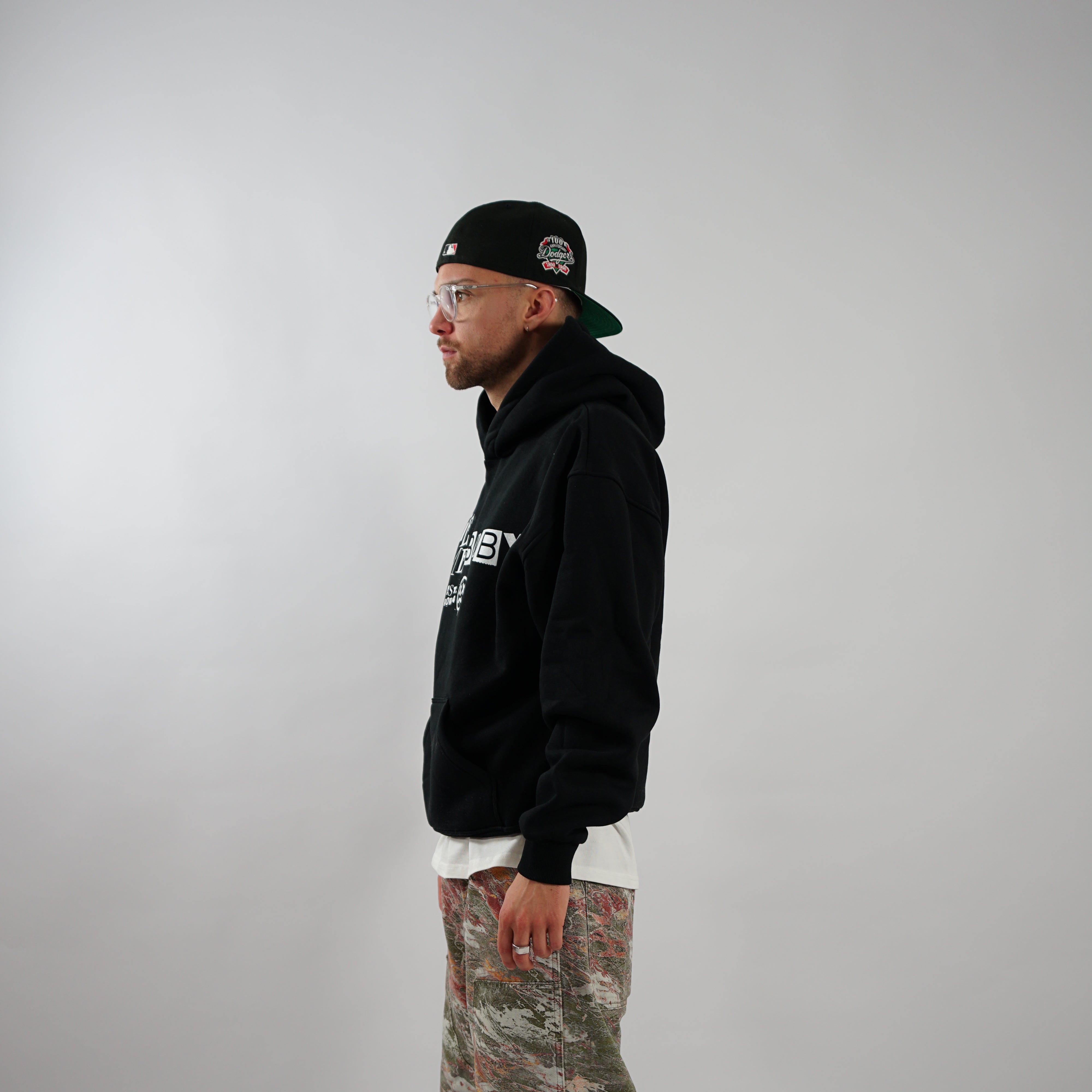 Kaufe deine Vintage und Streetwear Mode bei TASTECLOTHING. Deine Streetwear und Vintage Klamotten, bei uns erhältlich. Wie zum Beispiel TASTE ME Oversized Streetwear Hoodie Hoodie .