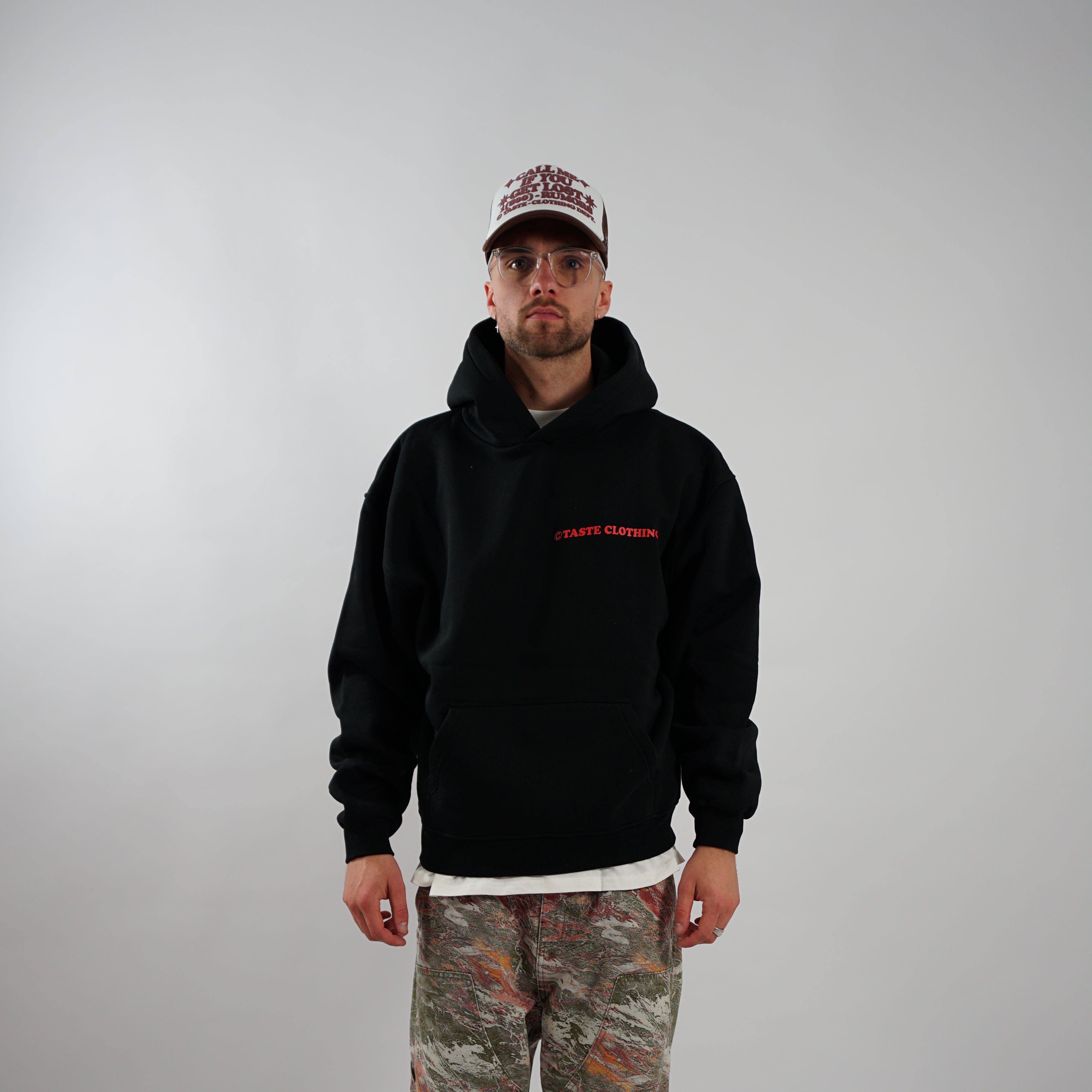 Kaufe deine Vintage und Streetwear Mode bei TASTECLOTHING. Deine Streetwear und Vintage Klamotten, bei uns erhältlich. Wie zum Beispiel SORRY NOT SORRY Oversized Hoodie Hoodie .