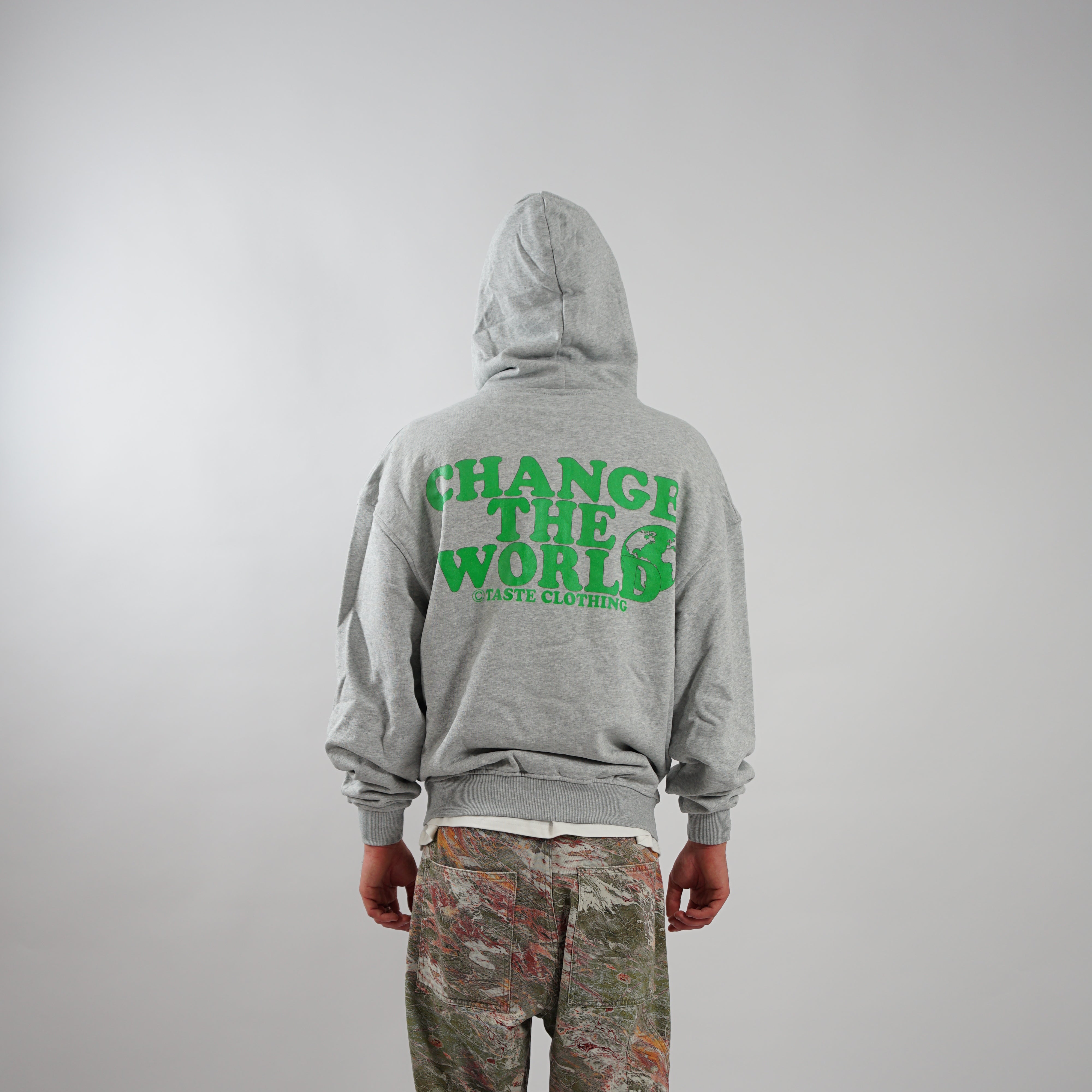 Kaufe deine Vintage und Streetwear Mode bei TASTECLOTHING. Deine Streetwear und Vintage Klamotten, bei uns erhältlich. Wie zum Beispiel CHANGE WORLD Oversized Zipper Hoodie Hoodie .