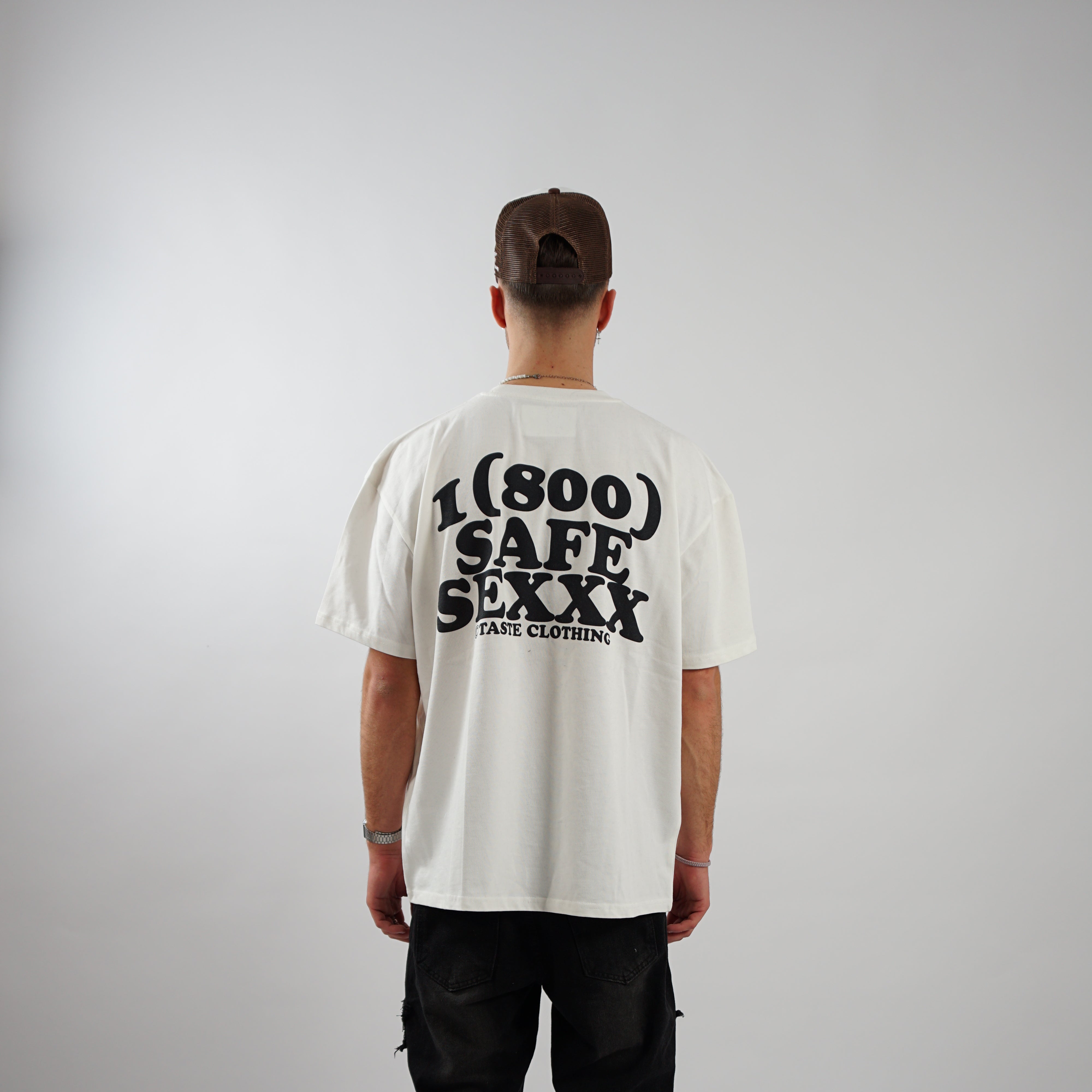 Kaufe deine Vintage und Streetwear Mode bei TASTECLOTHING. Deine Streetwear und Vintage Klamotten, bei uns erhältlich. Wie zum Beispiel STAR Baggy Pant Graphic Jeans Hose & Jeans .