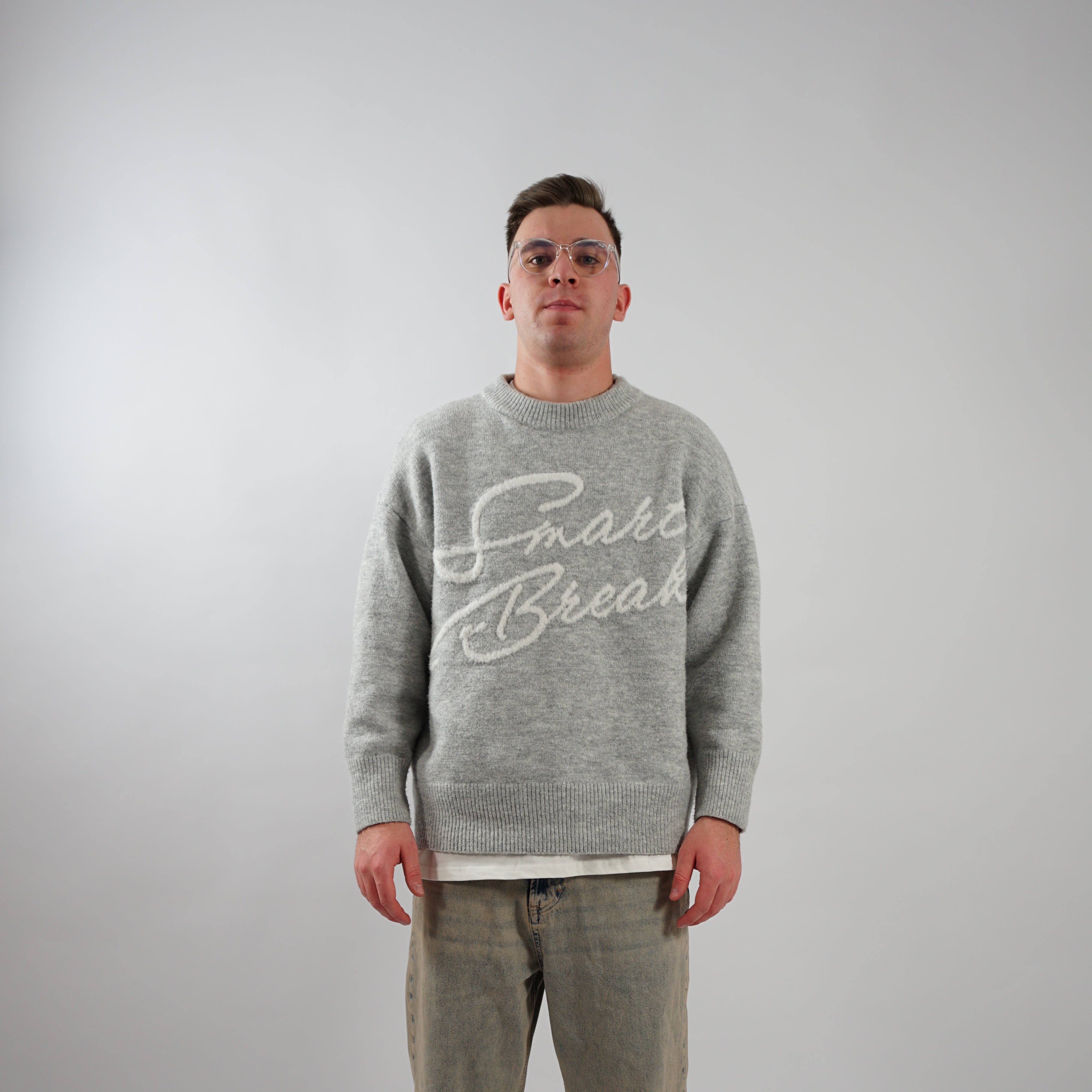 Kaufe deine Vintage und Streetwear Mode bei TASTECLOTHING. Deine Streetwear und Vintage Klamotten, bei uns erhältlich. Wie zum Beispiel BREAK Oversize Stricksweater Unisex Knit Sweater Hoodies & Sweatshirts .
