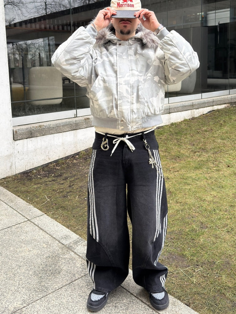 Barrel Jeans SLASH Blau am Model, Outfit von vorne
