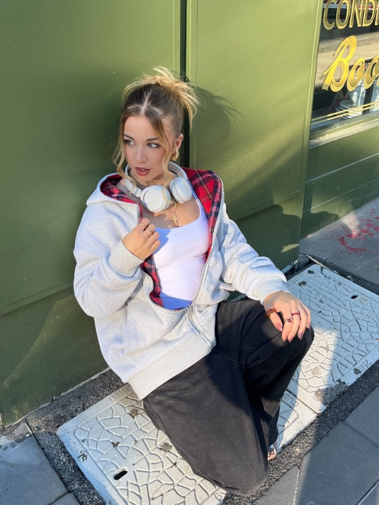 Zip Hoodie FLIPSIDE Grau Rot am Model, Sweatseite getragen