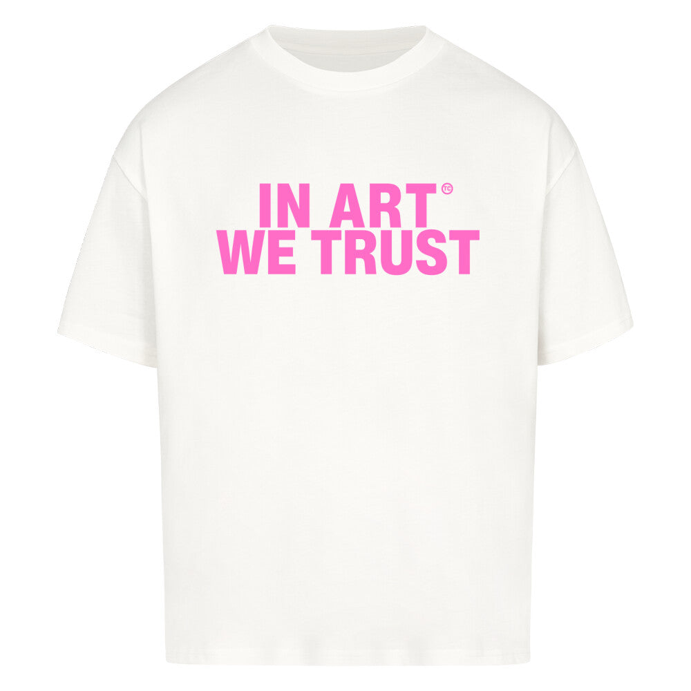 Kaufe deine Vintage und Streetwear Mode bei TASTECLOTHING. Deine Streetwear und Vintage Klamotten, bei uns erhältlich. Wie zum Beispiel IN ART WE TRUST Oversized Shirt Weiß T-Shirt .