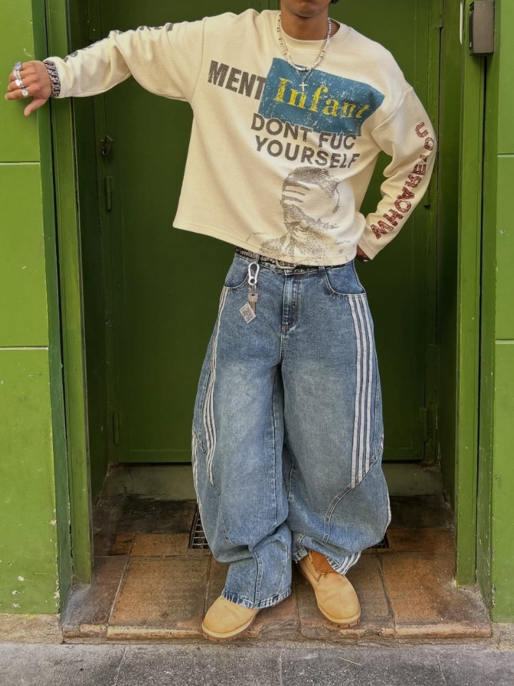 Barrel Jeans SLASH Blau am Model, Streetwear Look