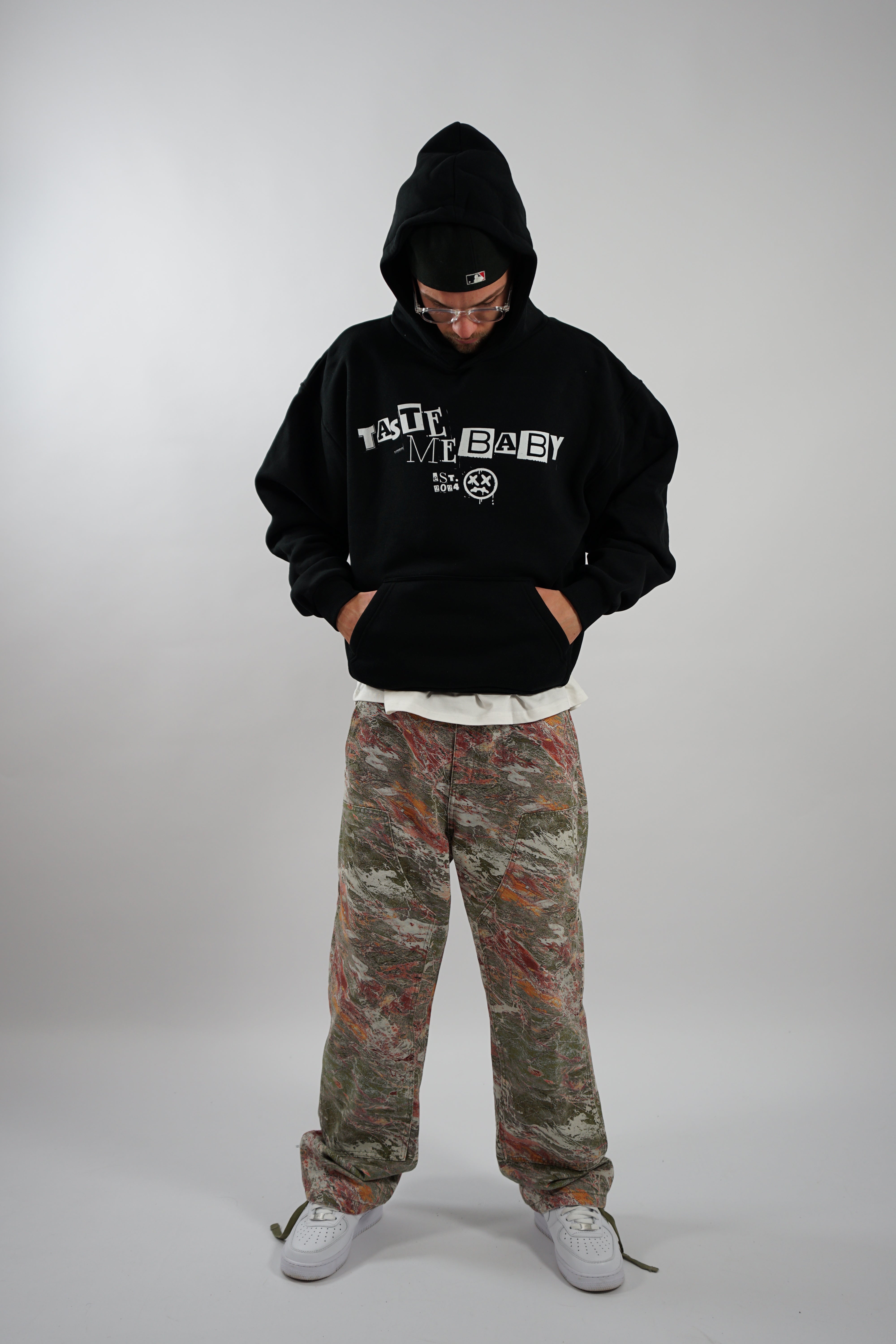 Kaufe deine Vintage und Streetwear Mode bei TASTECLOTHING. Deine Streetwear und Vintage Klamotten, bei uns erhältlich. Wie zum Beispiel TASTE ME Oversized Streetwear Hoodie Hoodie .