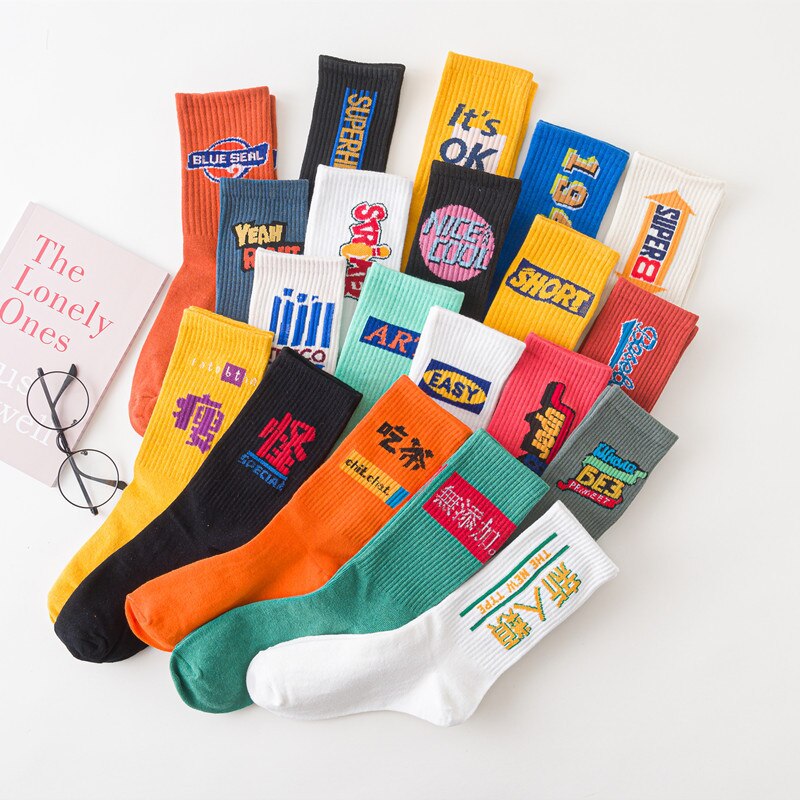 Kaufe deine Vintage und Streetwear Mode bei TASTECLOTHING. Deine Streetwear und Vintage Klamotten, bei uns erhältlich. Wie zum Beispiel Tennissocken Bunt mit Logo 0 .