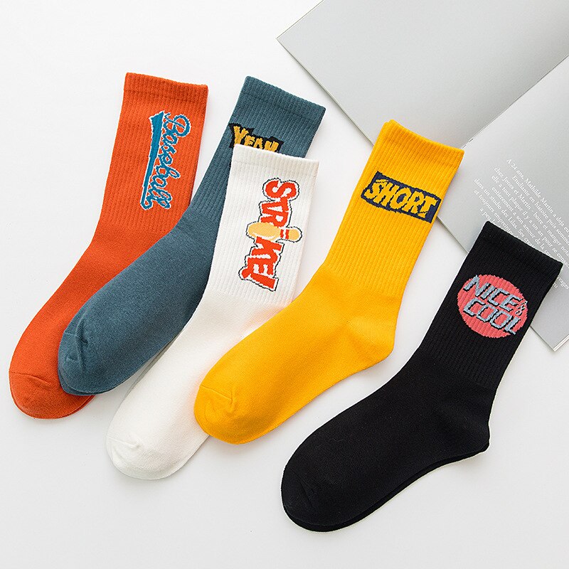 Kaufe deine Vintage und Streetwear Mode bei TASTECLOTHING. Deine Streetwear und Vintage Klamotten, bei uns erhältlich. Wie zum Beispiel Tennissocken Bunt mit Logo 0 .