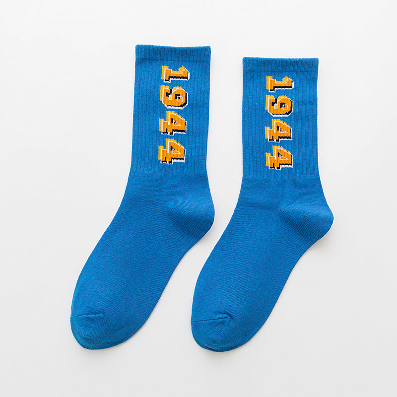 Kaufe deine Vintage und Streetwear Mode bei TASTECLOTHING. Deine Streetwear und Vintage Klamotten, bei uns erhältlich. Wie zum Beispiel Tennissocken Bunt mit Logo 0 .