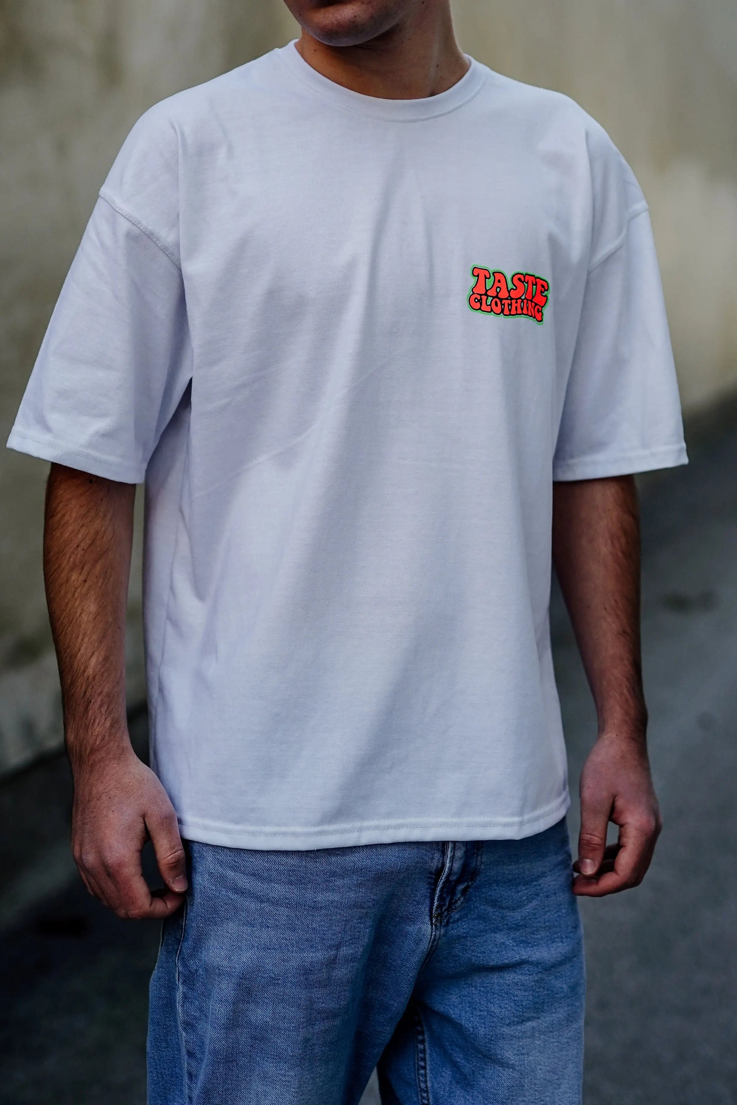 Kaufe deine Vintage und Streetwear Mode bei TASTECLOTHING. Deine Streetwear und Vintage Klamotten, bei uns erhältlich. Wie zum Beispiel Part of Process Oversize T-Shirt Streetwear .